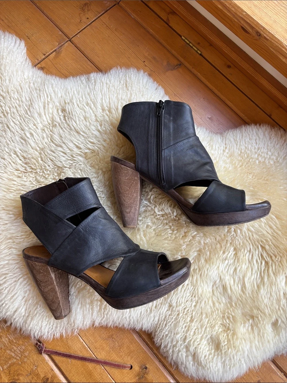 Coclico Fabiano Texas Black Leather Heels